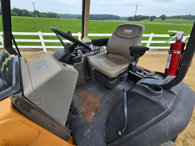 #27-•-case-570d-tractor/loader/scraper-image-24