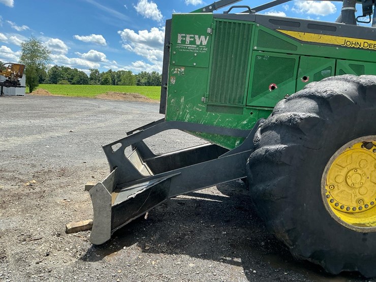2019-deere-848l-image-15