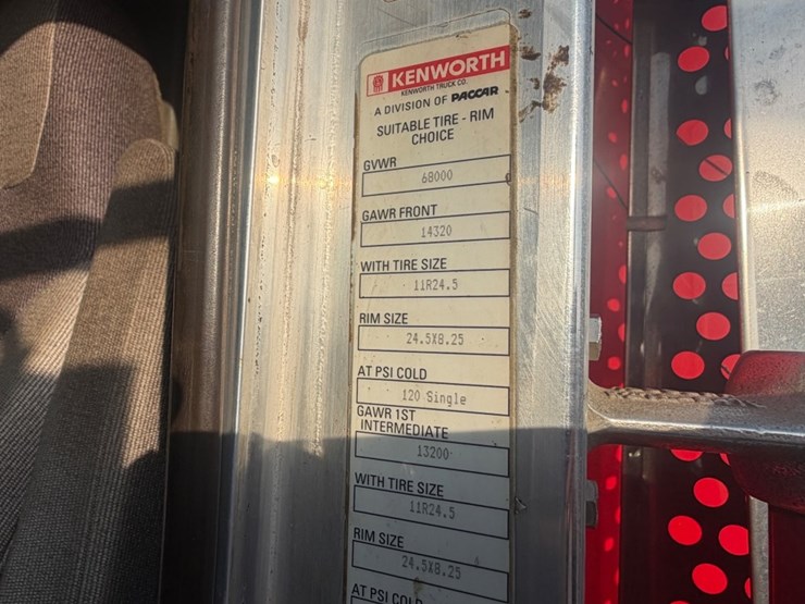 2013-kenworth-t800-image-35