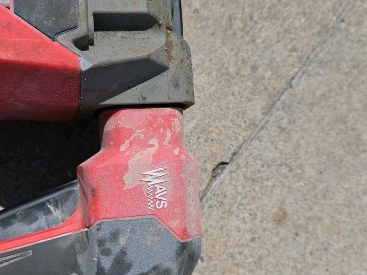 #112-•-milwaukee-1-3/4"-cordless-rotary-hammer-image-13