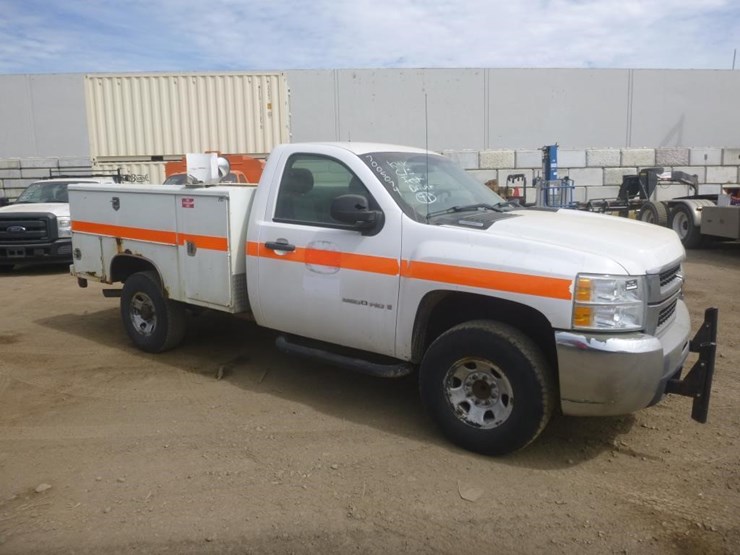 2009-chevrolet-3500-image-2