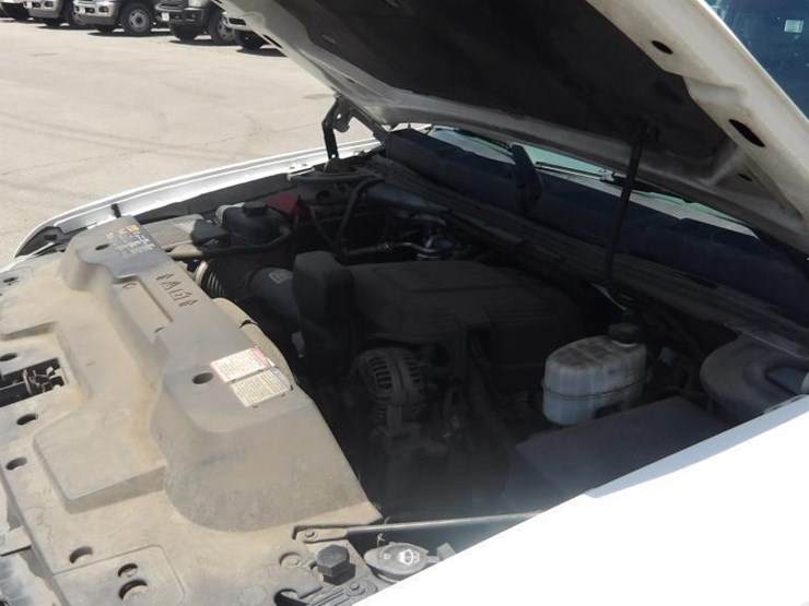 2013-chevrolet-silverado-2500-image-8