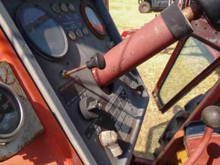7030-allis-chalmers-2-wheel-drive-tractor-image-14