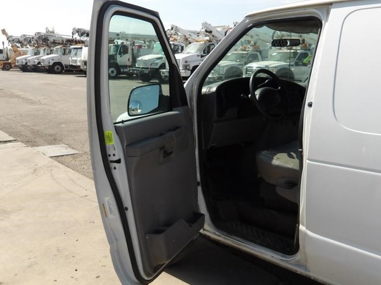 2002-ford-e350-image-14