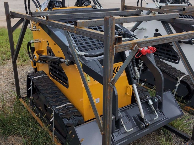 zjg-mini-skid-steer-loader-zj-380-(yellow)---15hp---hand-control-area-damaged-please-review-photos-image-1