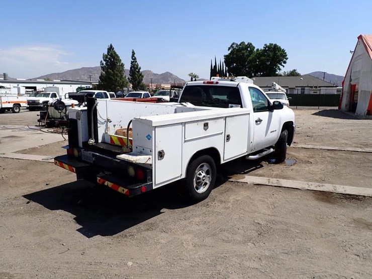 2012-chevrolet-silverado-2500-image-3