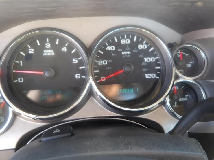 2011-chevrolet-silverado-2500-image-15
