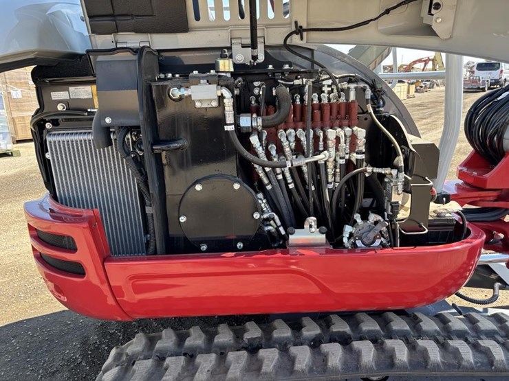 2022-takeuchi-tb235-2-image-39