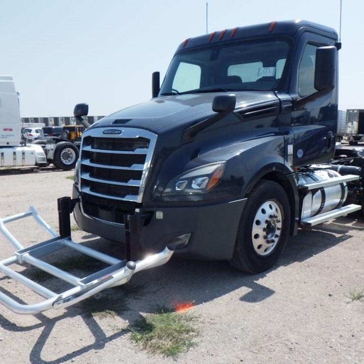 2020 FREIGHTLINER CASCADIA 126