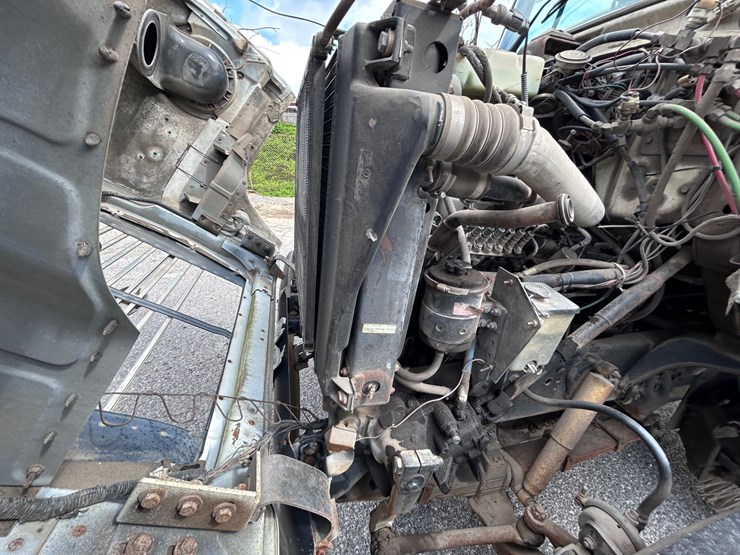 1995-ford-l7000-image-45