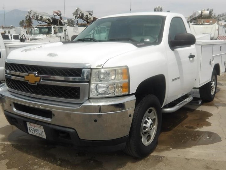 2012-chevrolet-silverado-2500-image-2