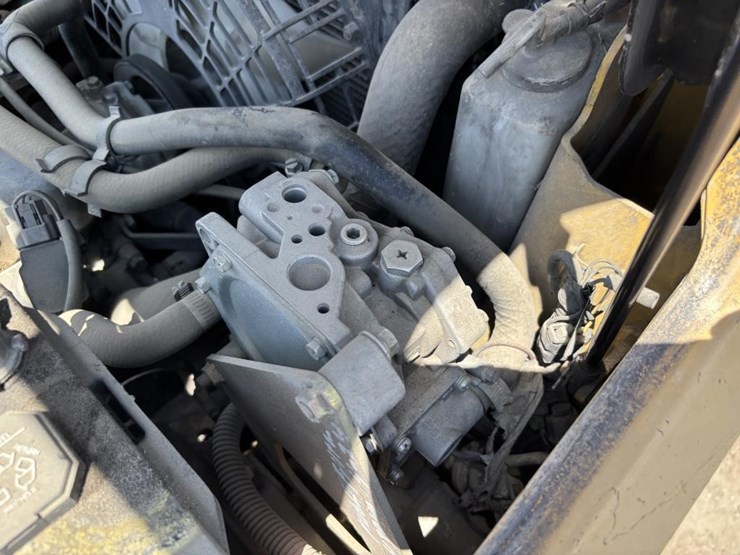 2016-caterpillar-2c6000-image-30