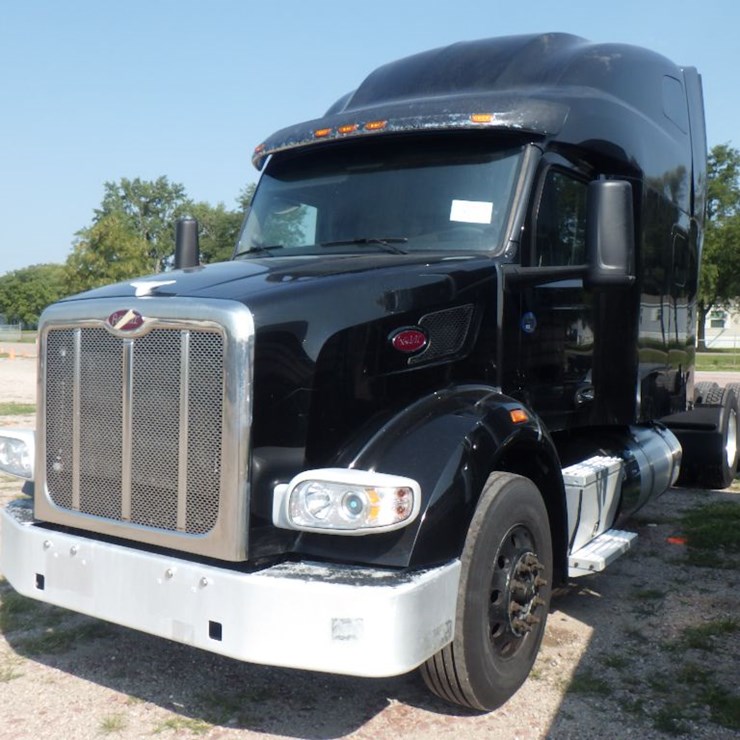 2023 PETERBILT 567