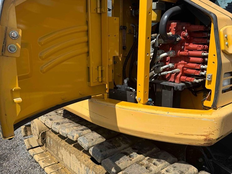 2015-deere-75g-image-14