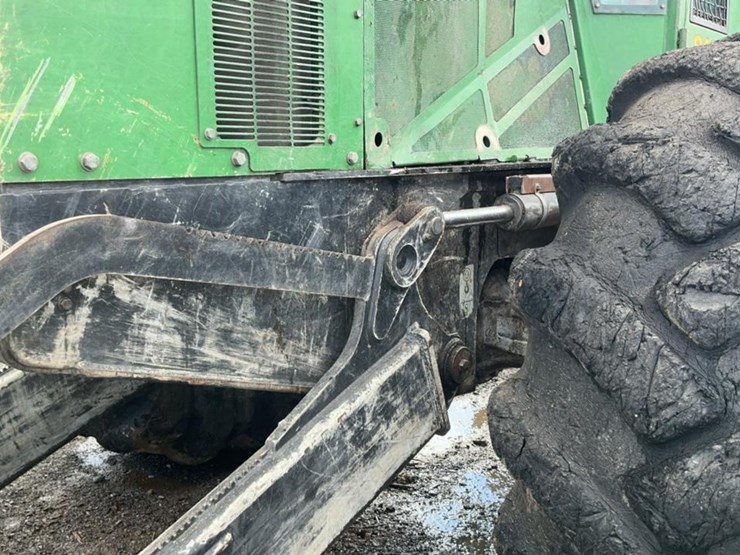 2012-deere-848h-image-22