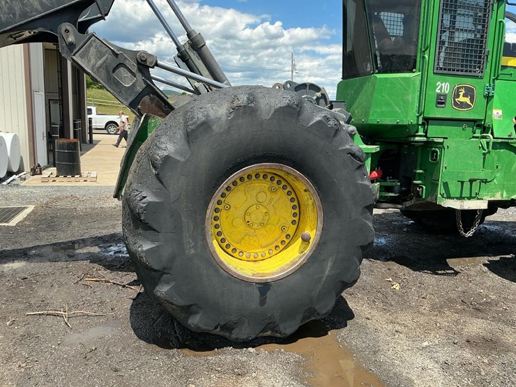 2019-deere-848l-image-64