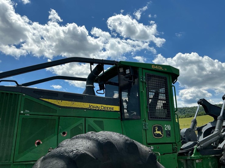 2019-deere-848l-image-23