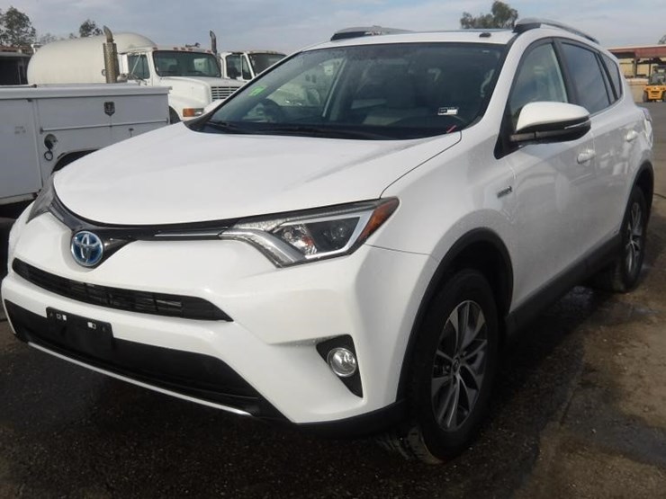 2016-toyota-rav4-image-1