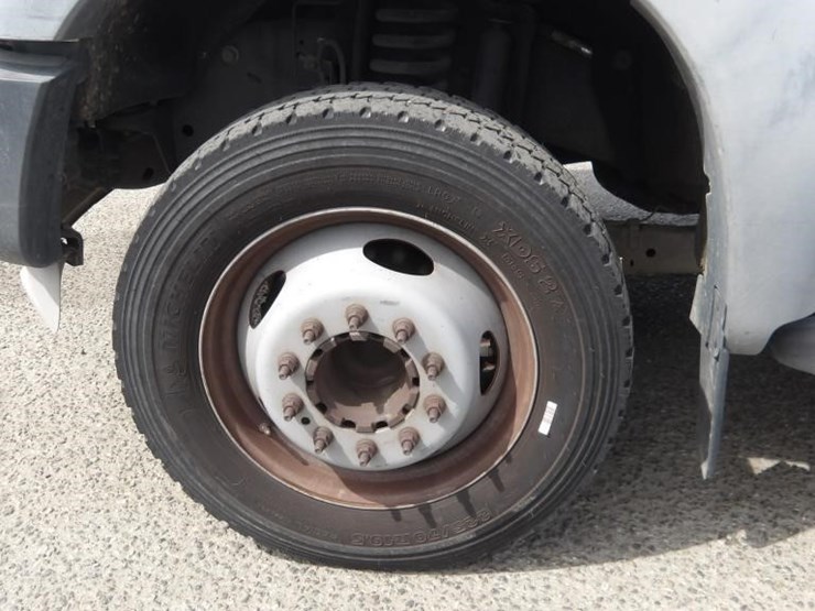 2011-ford-f550-image-6