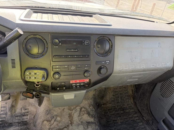 2011-ford-f550-image-23
