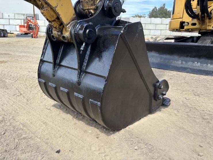 caterpillar-303.5-image-12