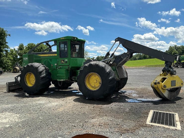 2019-deere-848l-image-4