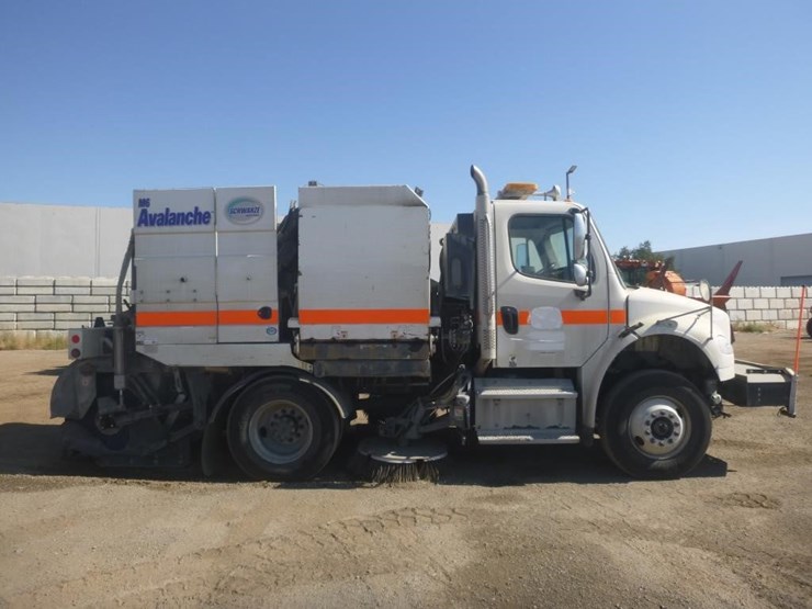 2017-freightliner-m2-street-sweeper-image-8