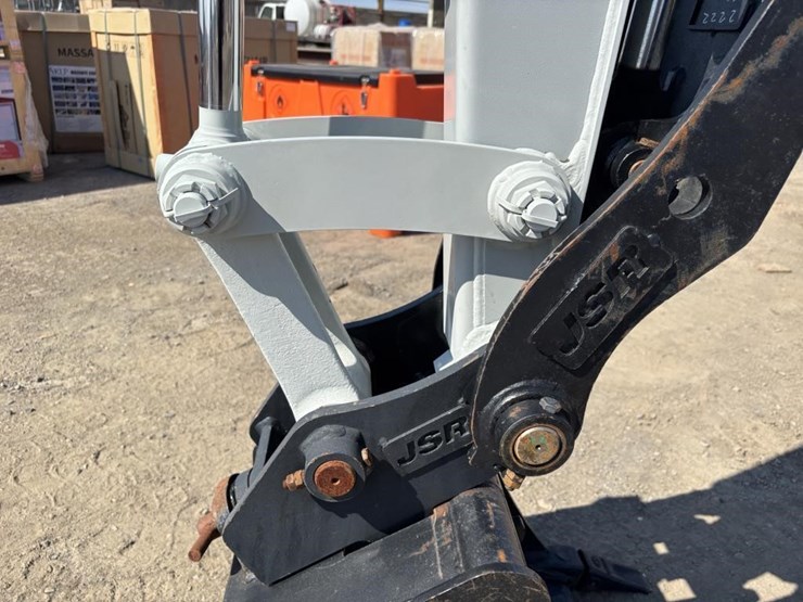 2022-takeuchi-tb235-2-image-16
