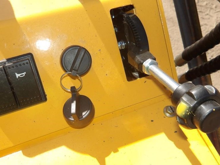2026-zjz-380-skid-steer-track-loader-image-14