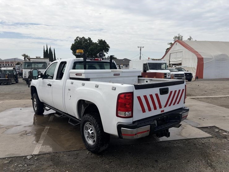 2012-gmc-sierra-2500-image-4