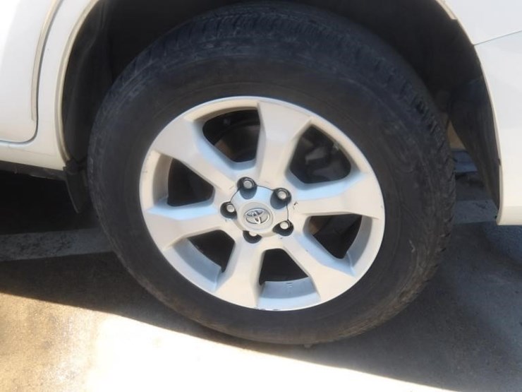 2012-toyota-rav4-image-5