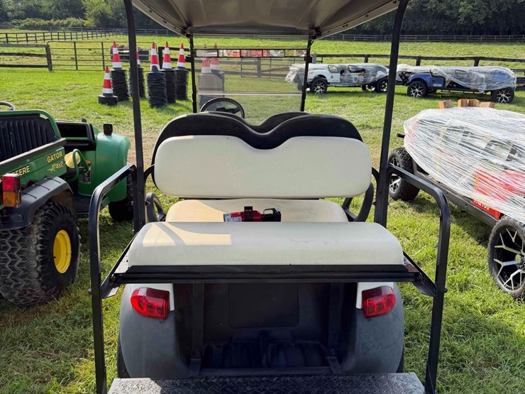club-car-precedent-6-seater-golf-cart-*new-batteries*-image-7