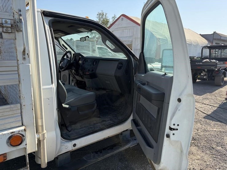 2011-ford-f550-image-18