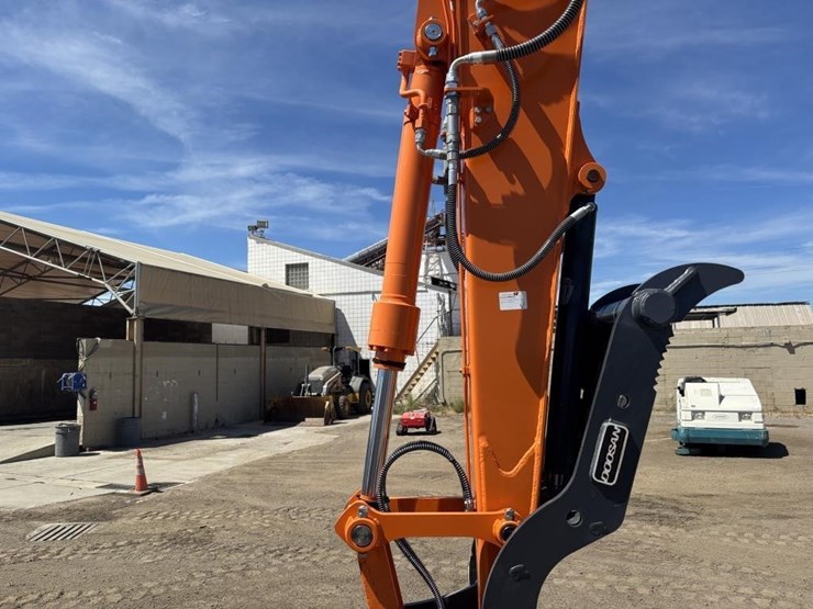 2023-develon-dx85r-3-hydraulic-excavator-image-18