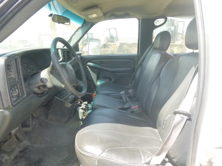 2001-chevrolet-3500-image-9