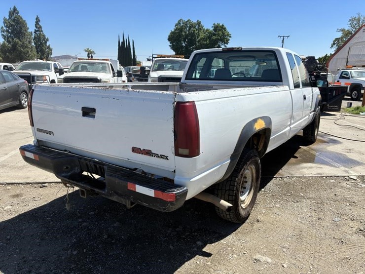 2000-gmc-sierra-2500-image-3