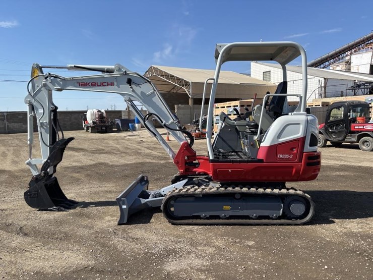 2022-takeuchi-tb235-2-image-5