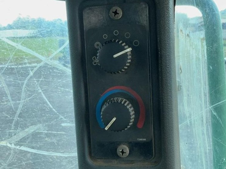 2012-deere-848h-image-93