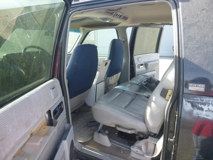 1994-chevrolet-suburban-image-7