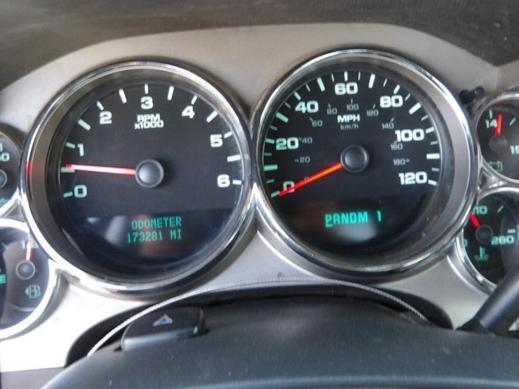 2009-chevrolet-silverado-2500-image-16