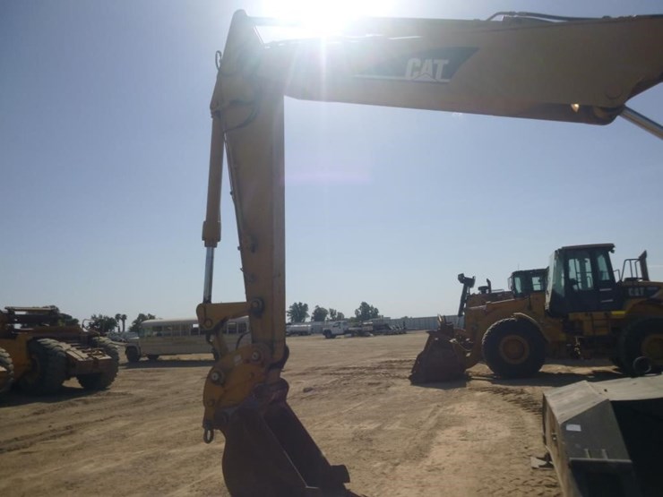 2005-caterpillar-m318c-image-7