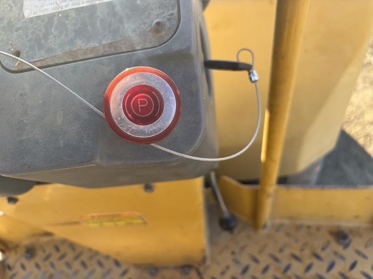 2006-caterpillar-cb-224e-image-21