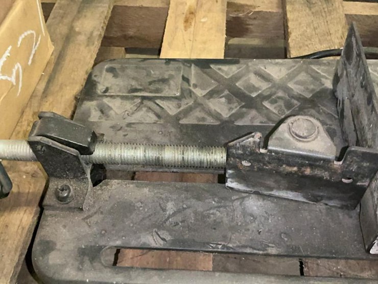 #521-•-porter-cable-metal-cutting-saw-and-blades-image-8
