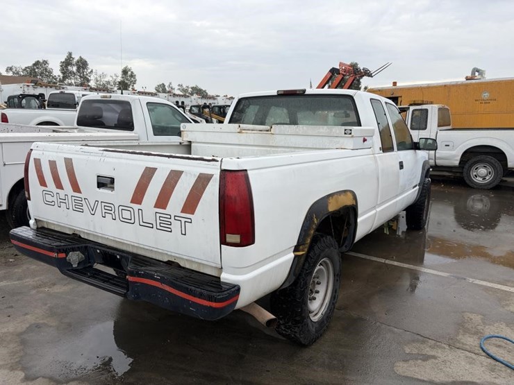 1997-chevrolet-k2500-image-3