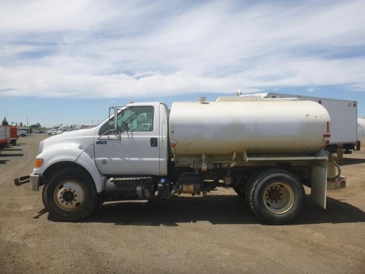 2011-ford-f750-image-5
