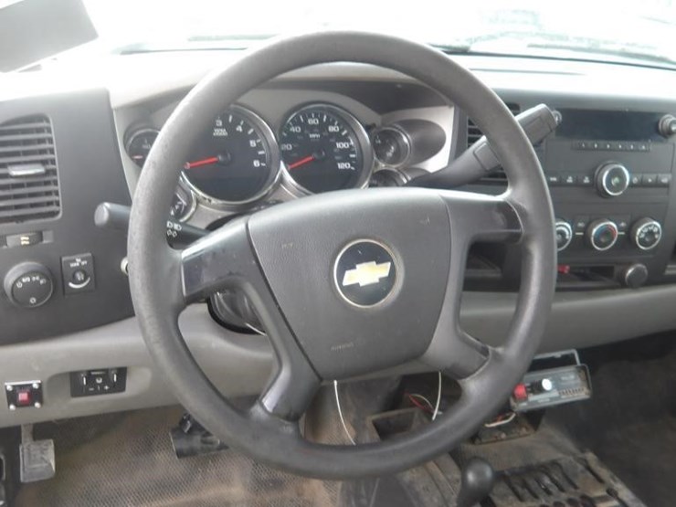 2010-chevrolet-silverado-2500-image-14