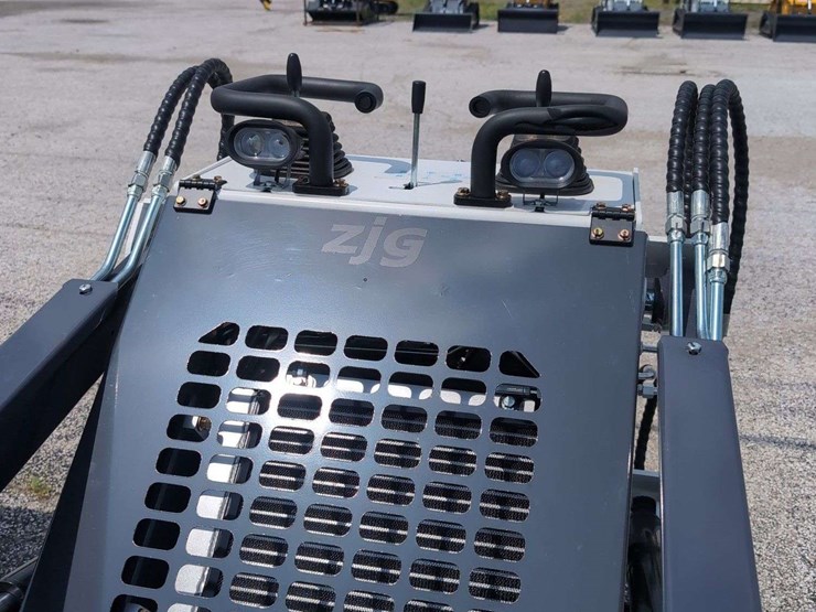 zjg-mini-skid-steer-loader-zj-380-(white)---15hp-image-5