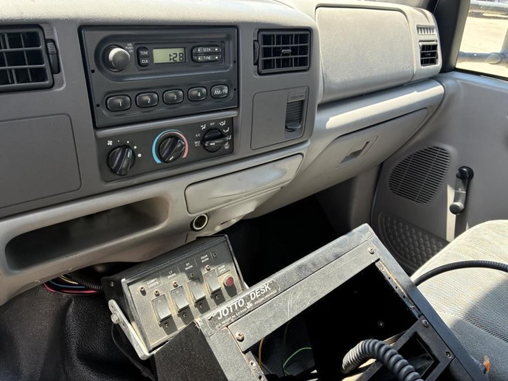 2001-ford-f550-image-26