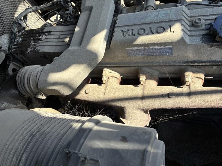 2002-toyota-7fdu45-image-17