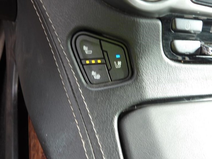 2018-chevrolet-suburban-image-23